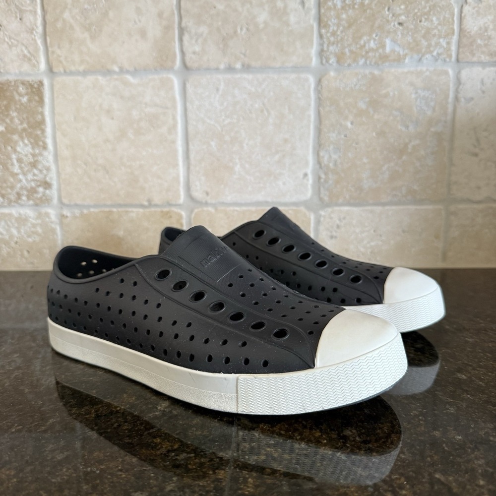 Native Shoes Unisex-Adult Jefferson Lightweight Fashion Sneaker M7‎ W9 Black